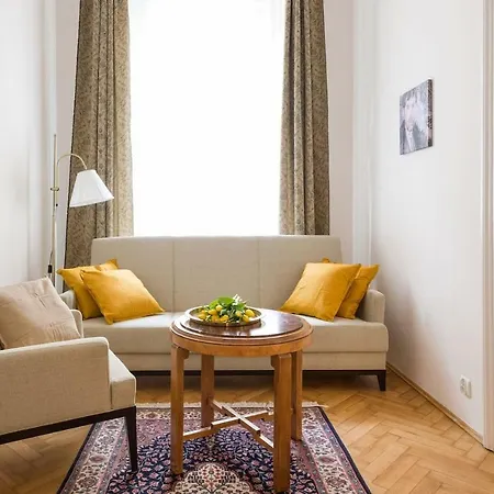 Belle Epoque Ii, Luxury 50m To Main Square דירה